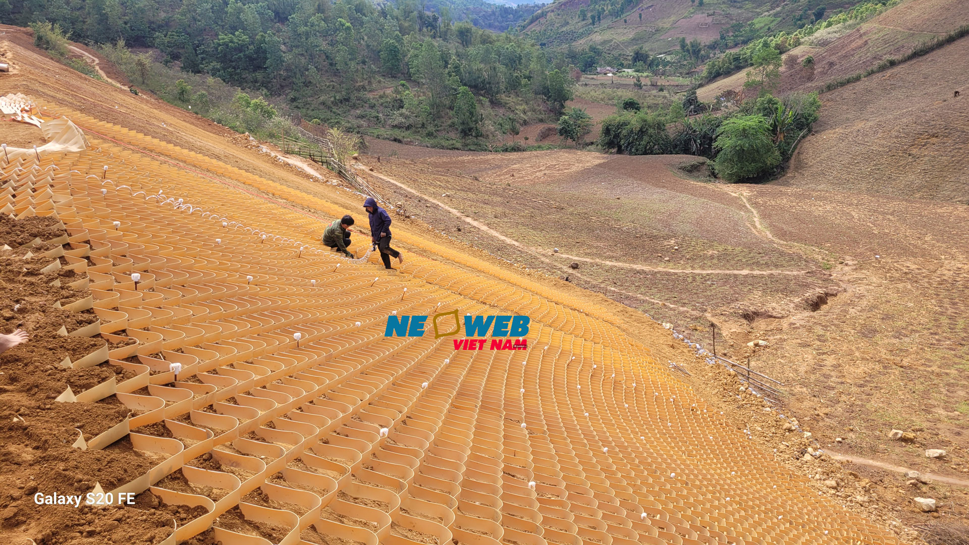Gia cố mái taluy bằng Neoweb cải tiến 445-120 tại Khu luyện tập tổng hợp – Huyện Tủa Chùa, tỉnh Điện Biên